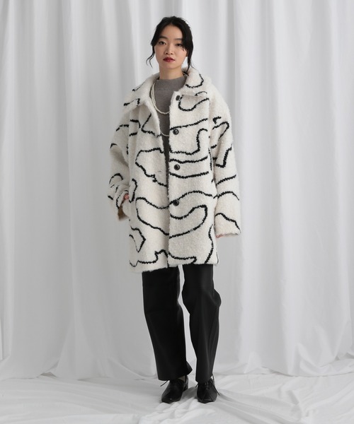 mysty woman（ミスティウーマン）の「線描きモノトーンコート 588895（ステンカラーコート・レディース・ホワイト/ブラック・FREE）」の6枚目の写真