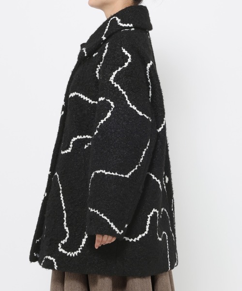 mysty woman（ミスティウーマン）の「線描きモノトーンコート 588895（ステンカラーコート・レディース・ホワイト/ブラック・FREE）」の7枚目の写真