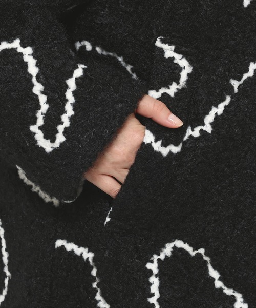 mysty woman（ミスティウーマン）の「線描きモノトーンコート 588895（ステンカラーコート・レディース・ホワイト/ブラック・FREE）」の12枚目の写真