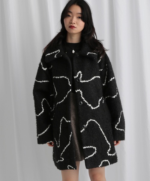 mysty woman（ミスティウーマン）の「線描きモノトーンコート 588895（ステンカラーコート・レディース・ホワイト/ブラック・FREE）」の18枚目の写真