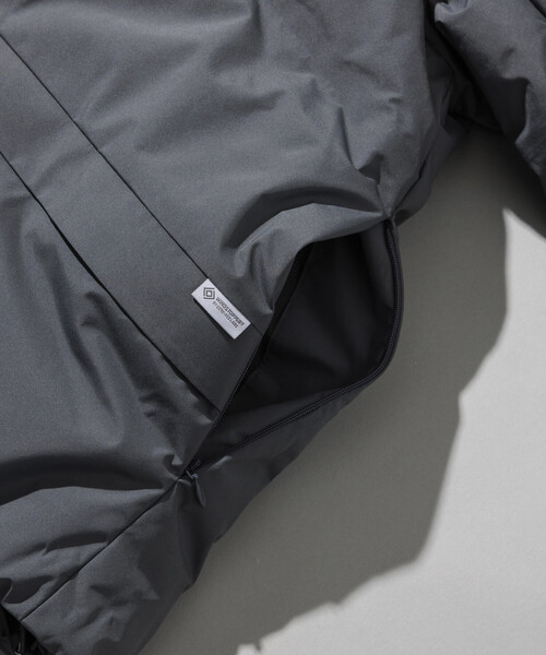 +phenix(プラスフェニックス)の「+phenix/プラスフェニックス 別注 GORE-TEX WINDSTOPPER DOWN JACKET/ゴアテックス ウインドストッパー ダウンジャケット(ダウンジャケット/コート・メンズ・ベージュ系/ブラック/チャコールグレー・SMALL/MEDIUM/LARGE)」の11枚目の写真