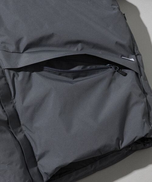 +phenix(プラスフェニックス)の「+phenix/プラスフェニックス 別注 GORE-TEX WINDSTOPPER DOWN JACKET/ゴアテックス ウインドストッパー ダウンジャケット(ダウンジャケット/コート・メンズ・ベージュ系/ブラック/チャコールグレー・SMALL/MEDIUM/LARGE)」の14枚目の写真