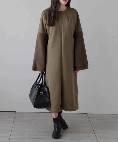 AMELY(エミリー)の「ボアスリーブバックジップワンピース(ワンピース・レディース・チャコール/モカ/ブラック・C/フリー)」の1枚目の写真