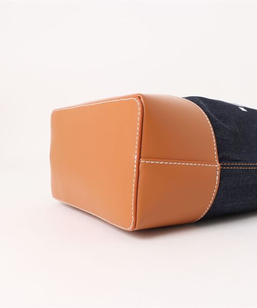 A.P.C.（アーペーセー）の「TOTE AXEL SMALL（トートバッグ・メンズ・ブラウン系その他・ONESIZE）」の2枚目の写真