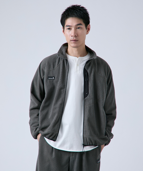 B.C STOCK(ベーセーストック)の「GRAPHPOINT フリースジャケット(ブルゾン・メンズ・ブラック/カーキ・MEDIUM/LARGE)」の1枚目の写真