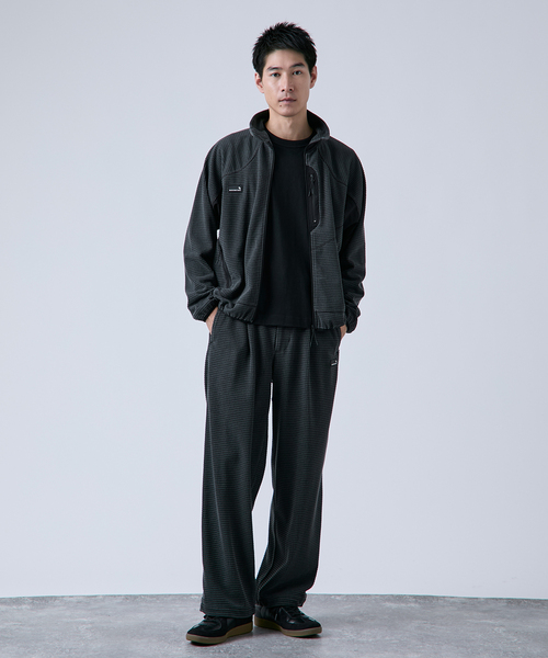 B.C STOCK(ベーセーストック)の「GRAPHPOINT フリースジャケット(ブルゾン・メンズ・ブラック/カーキ・MEDIUM/LARGE)」の3枚目の写真