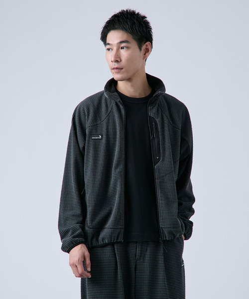 B.C STOCK(ベーセーストック)の「GRAPHPOINT フリースジャケット(ブルゾン・メンズ・ブラック/カーキ・MEDIUM/LARGE)」の4枚目の写真