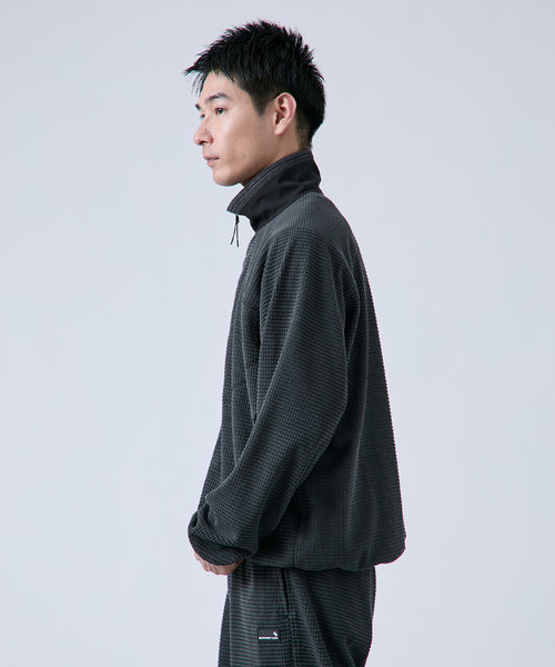 B.C STOCK(ベーセーストック)の「GRAPHPOINT フリースジャケット(ブルゾン・メンズ・ブラック/カーキ・MEDIUM/LARGE)」の5枚目の写真