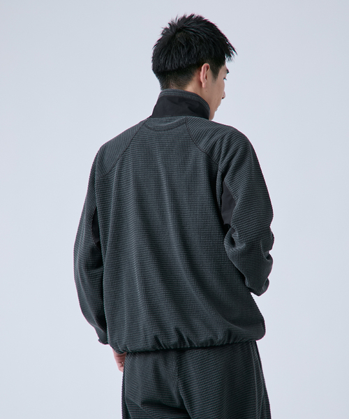 B.C STOCK(ベーセーストック)の「GRAPHPOINT フリースジャケット(ブルゾン・メンズ・ブラック/カーキ・MEDIUM/LARGE)」の6枚目の写真
