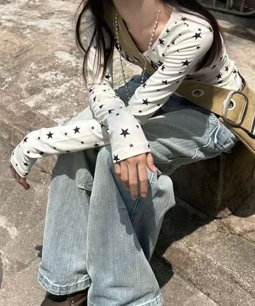 HALEY PESCA（ヘーリーペスカ）の「HALEY PESCA/ロゴプリント　Vネック　スタードットカットソー（Tシャツ/カットソー・レディース・ホワイト/グレー・SMALL/MEDIUM）」の4枚目の写真