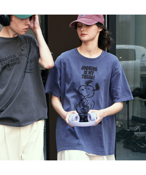 VTWO(ブイツー)の「ジョギングスヌーピーピグメントTシャツ (NAVY)(Tシャツ/カットソー・メンズ・その他・SMALL/MEDIUM/LARGE)」の1枚目の写真