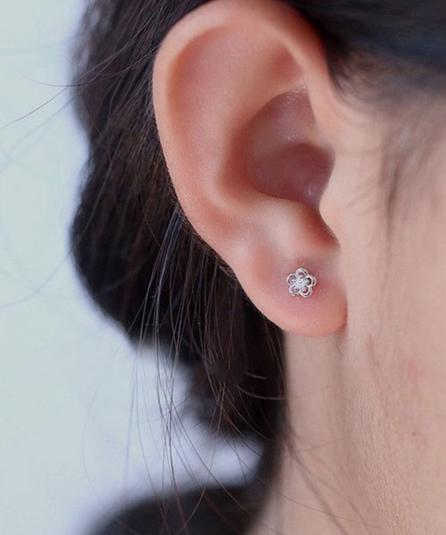 yu-ka（ユーカ）の「YU-KA:ジルコニアミニフラワーピアス zirconia mini flower pierce（ピアス（両耳用）・レディース・シルバー/ゴールド・FREE）」の2枚目の写真