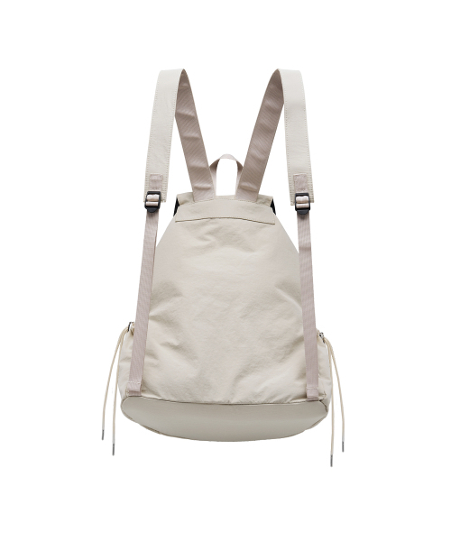 BLACKPURPLE(ブラックパープル)の「ナナフリップバックパック Nana Flip Bag_Ivory(バックパック/リュック・レディース・アイボリー・FREE)」の2枚目の写真