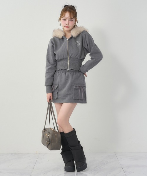 one after another NICE CLAUP（ワンアフターアナザーナイスクラップ）の「セットアップ対応可/ファー付きウエストシャーリングパーカー（パーカー・レディース・サックスブルー/チャコールグレー/アイボリー系/ピンク系・FREE）」の12枚目の写真