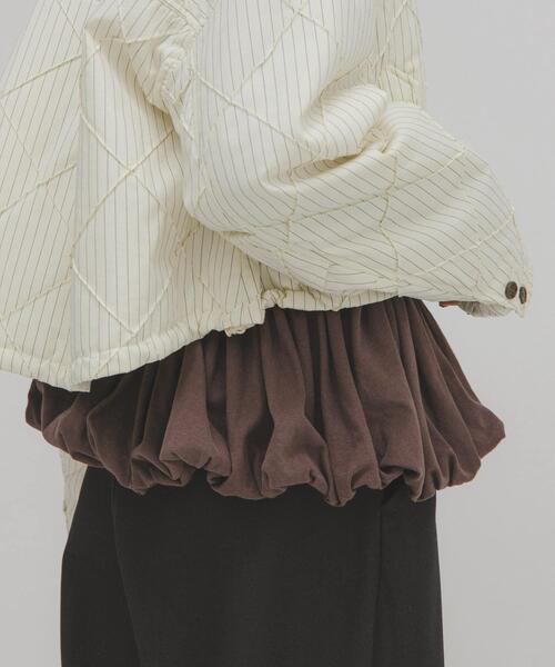 KBF（ケイビーエフ）の「ピーチスキンバブルヘムトップス（Tシャツ/カットソー・レディース・オフホワイト/グレー系その他/ブラウン・ONE）」の22枚目の写真