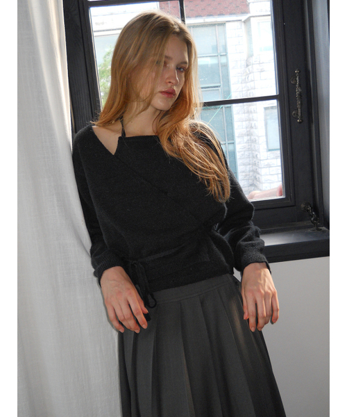 ETMON（エトモン）の「Halter Wrap Knit Top, Black（ニット/セーター・レディース・その他・F）」の4枚目の写真