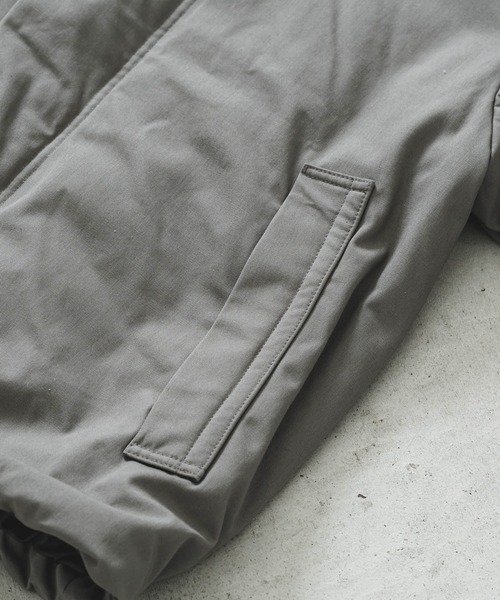 quadro（クオドロ）の「コットン/ポリエステル強撚ツイル中綿パーカーブルゾン（その他アウター・メンズ・チャコール/グレー・MEDIUM/LARGE）」の11枚目の写真