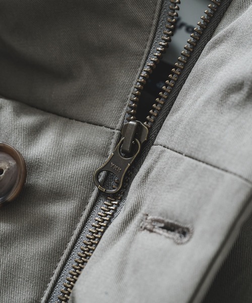 quadro（クオドロ）の「コットン/ポリエステル強撚ツイル中綿パーカーブルゾン（その他アウター・メンズ・チャコール/グレー・MEDIUM/LARGE）」の9枚目の写真