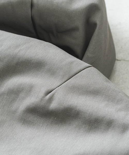 quadro（クオドロ）の「コットン/ポリエステル強撚ツイル中綿パーカーブルゾン（その他アウター・メンズ・チャコール/グレー・MEDIUM/LARGE）」の14枚目の写真