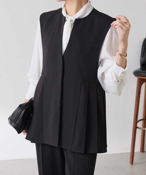 COLLAGE GALLARDAGALANTE（コラージュガリャルダガランテ）の「ツイルプリーツジレ/セレモニー/セットアップ可（ベスト・レディース・ベージュ/ブラック・FREE）」の21枚目の写真