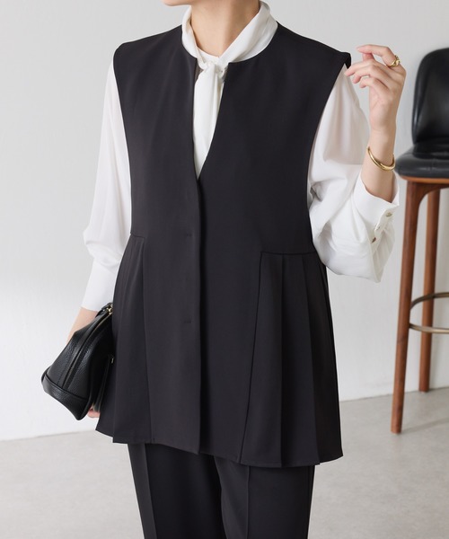 COLLAGE GALLARDAGALANTE（コラージュガリャルダガランテ）の「ツイルプリーツジレ/セレモニー/セットアップ可（ベスト・レディース・ベージュ/ブラック・FREE）」の22枚目の写真