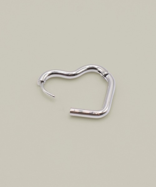 VATSURICA(バツリカ)の「〈LOINE〉金属アレルギー対応 / ステンレス / ハートフープピアス(M)(ピアス(両耳用)・レディース・ゴールド/シルバー・FREE)」の4枚目の写真