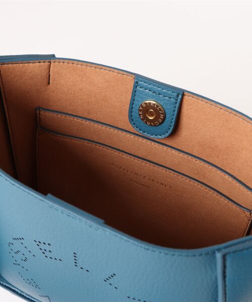 STELLA McCARTNEY（ステラマッカートニー）の「Logo Square Crossbody Bag / ロゴ スクエア クロスボディ バッグ（ショルダーバッグ・レディース・ブルー系その他・ONE SIZE）」の4枚目の写真
