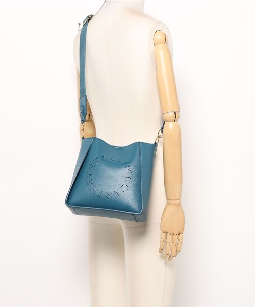 STELLA McCARTNEY（ステラマッカートニー）の「Logo Square Crossbody Bag / ロゴ スクエア クロスボディ バッグ（ショルダーバッグ・レディース・ブルー系その他・ONE SIZE）」の5枚目の写真