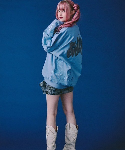 GALFY(ガルフィー)の「A'GEM/9 × .kom 『GALFY/ガルフィー』ファイヤーピカピカスウェット(スウェット・レディース・ブルー/ブラック・L)」の4枚目の写真