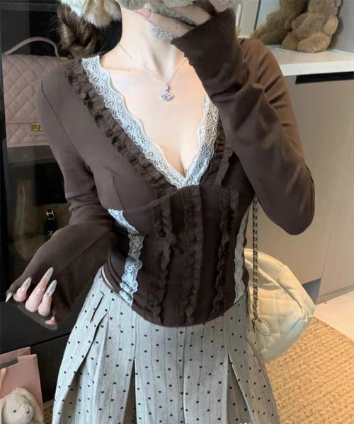 AsheKsha（アシクシャ）の「アメリカンレトロレースパッチワークVネック長袖Tシャツフリル付きシルエットトップス（Tシャツ/カットソー・レディース・モカ・M）」の17枚目の写真