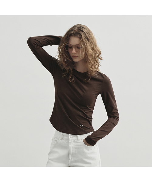 MONGDOL（モンドル）の「[6色] エッセンシャルロングスリーブTシャツ MDTS063（Tシャツ/カットソー・レディース・ライトグレー/チャコールグレー/ホワイト/ブラック/カーキ/ブラウン・SMALL/MEDIUM）」の5枚目の写真