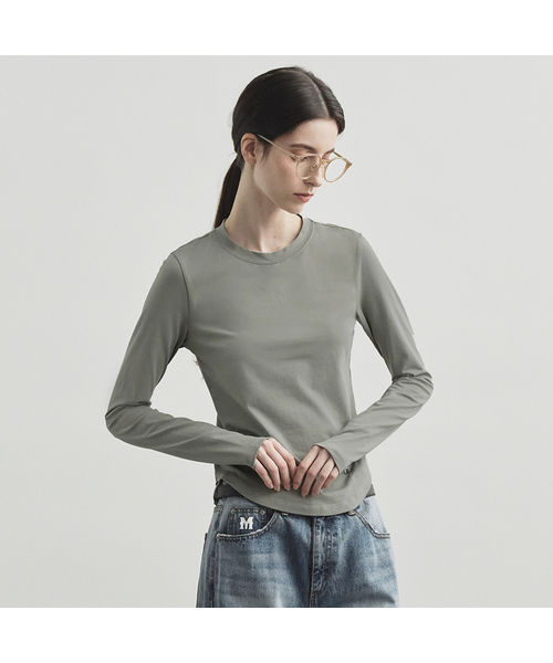 MONGDOL（モンドル）の「[6色] エッセンシャルロングスリーブTシャツ MDTS063（Tシャツ/カットソー・レディース・ライトグレー/チャコールグレー/ホワイト/ブラック/カーキ/ブラウン・SMALL/MEDIUM）」の6枚目の写真