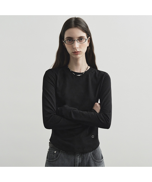MONGDOL（モンドル）の「[6色] エッセンシャルロングスリーブTシャツ MDTS063（Tシャツ/カットソー・レディース・ライトグレー/チャコールグレー/ホワイト/ブラック/カーキ/ブラウン・SMALL/MEDIUM）」の2枚目の写真