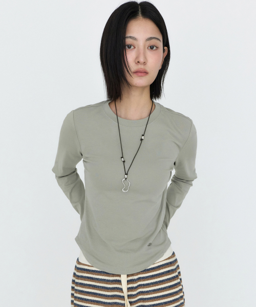 MONGDOL（モンドル）の「[6色] エッセンシャルロングスリーブTシャツ MDTS063（Tシャツ/カットソー・レディース・ライトグレー/チャコールグレー/ホワイト/ブラック/カーキ/ブラウン・SMALL/MEDIUM）」の13枚目の写真
