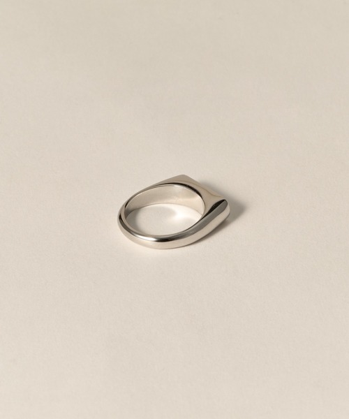 novice（ノーヴィス）の「【novice】Onyx Signet Ring［Stainless］（リング・レディース・シルバー/ゴールド・11/16）」の8枚目の写真