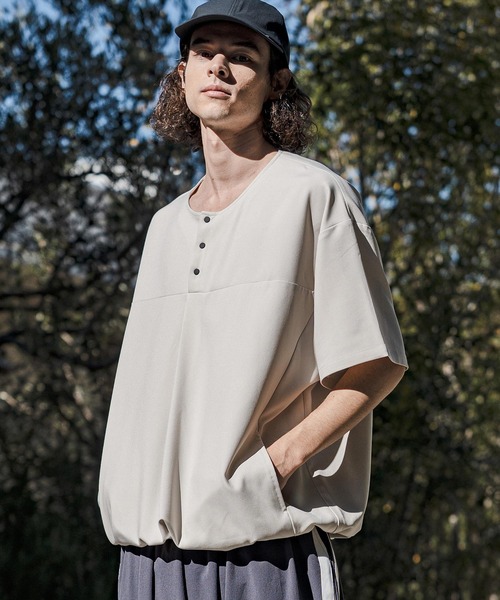 CAMBIO(カンビオ)の「mt10260-Stretch Tropical Hem Shirring Short Sleeve Pullover プルオーバー(S67426cmb)(Tシャツ/カットソー・メンズ・チャコール/ダークベージュ/キナリ/ブラック・S/M/L)」の5枚目の写真