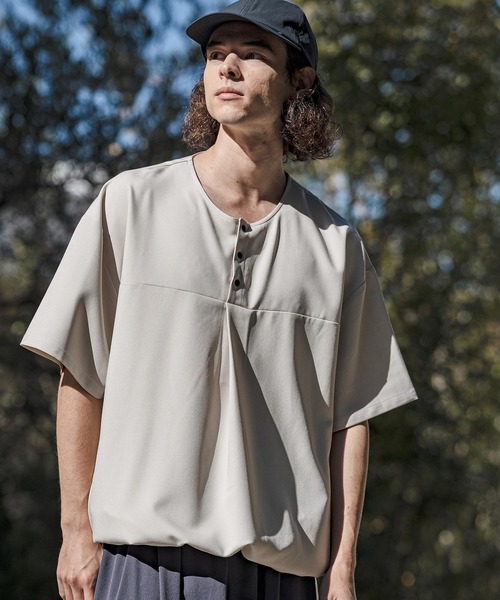 CAMBIO(カンビオ)の「mt10260-Stretch Tropical Hem Shirring Short Sleeve Pullover プルオーバー(S67426cmb)(Tシャツ/カットソー・メンズ・チャコール/ダークベージュ/キナリ/ブラック・S/M/L)」の6枚目の写真