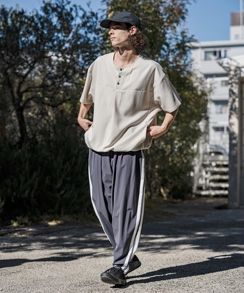 CAMBIO(カンビオ)の「mt10260-Stretch Tropical Hem Shirring Short Sleeve Pullover プルオーバー(S67426cmb)(Tシャツ/カットソー・メンズ・チャコール/ダークベージュ/キナリ/ブラック・S/M/L)」の8枚目の写真