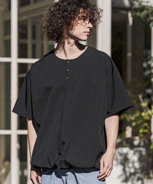 CAMBIO(カンビオ)の「mt10260-Stretch Tropical Hem Shirring Short Sleeve Pullover プルオーバー(S67426cmb)(Tシャツ/カットソー・メンズ・チャコール/ダークベージュ/キナリ/ブラック・S/M/L)」の9枚目の写真