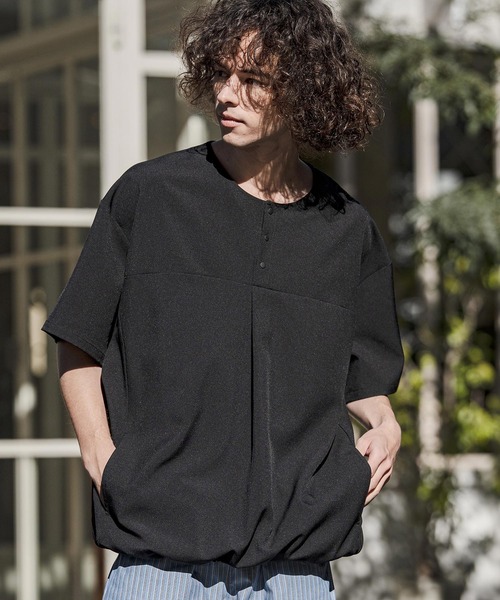 CAMBIO(カンビオ)の「mt10260-Stretch Tropical Hem Shirring Short Sleeve Pullover プルオーバー(S67426cmb)(Tシャツ/カットソー・メンズ・チャコール/ダークベージュ/キナリ/ブラック・S/M/L)」の10枚目の写真