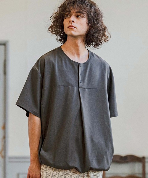 CAMBIO(カンビオ)の「mt10260-Stretch Tropical Hem Shirring Short Sleeve Pullover プルオーバー(S67426cmb)(Tシャツ/カットソー・メンズ・チャコール/ダークベージュ/キナリ/ブラック・S/M/L)」の14枚目の写真