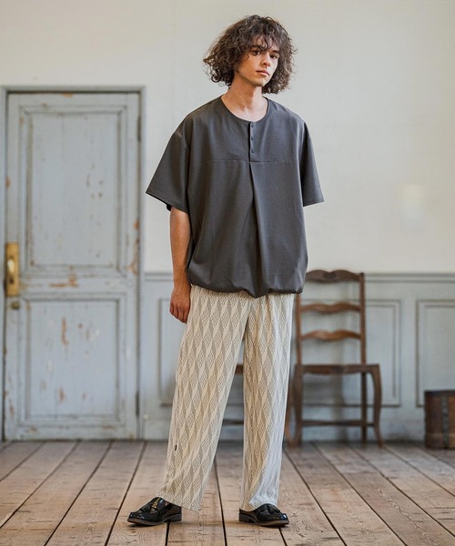 CAMBIO(カンビオ)の「mt10260-Stretch Tropical Hem Shirring Short Sleeve Pullover プルオーバー(S67426cmb)(Tシャツ/カットソー・メンズ・チャコール/ダークベージュ/キナリ/ブラック・S/M/L)」の15枚目の写真