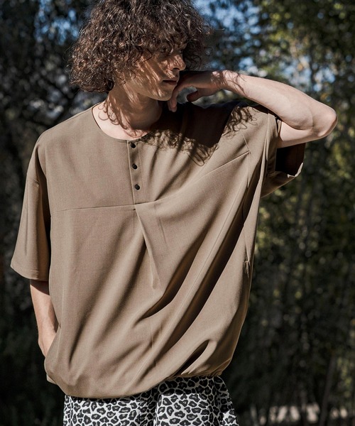 CAMBIO(カンビオ)の「mt10260-Stretch Tropical Hem Shirring Short Sleeve Pullover プルオーバー(S67426cmb)(Tシャツ/カットソー・メンズ・チャコール/ダークベージュ/キナリ/ブラック・S/M/L)」の17枚目の写真