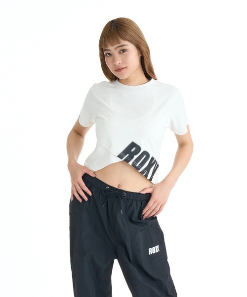 ROXY(ロキシー)の「ROXY ウィメンズ FITNESS FEEL THE SPARK TEE Tシャツ 【2026年春夏モデル】/ロキシーUVカット速乾ショート丈半袖Tシャツ(Tシャツ/カットソー・レディース・ブラック/グレー/ホワイト・MEDIUM/LARGE/SMALL)」の3枚目の写真