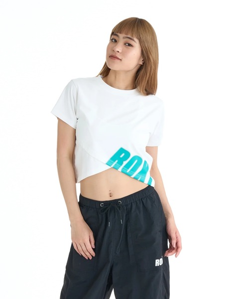 ROXY(ロキシー)の「ROXY ウィメンズ FITNESS FEEL THE SPARK TEE Tシャツ 【2026年春夏モデル】/ロキシーUVカット速乾ショート丈半袖Tシャツ(Tシャツ/カットソー・レディース・ブラック/グレー/ホワイト・MEDIUM/LARGE/SMALL)」の2枚目の写真