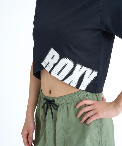 ROXY(ロキシー)の「ROXY ウィメンズ FITNESS FEEL THE SPARK TEE Tシャツ 【2026年春夏モデル】/ロキシーUVカット速乾ショート丈半袖Tシャツ(Tシャツ/カットソー・レディース・ブラック/グレー/ホワイト・MEDIUM/LARGE/SMALL)」の12枚目の写真