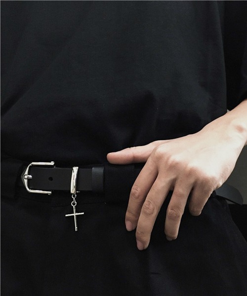 WESTBOY(ウエストボーイ)の「ユニセックス クロスチャーム付き シンプルブラックベルト WO26S5AC04(ベルト・メンズ・ブラック・FREE)」の4枚目の写真