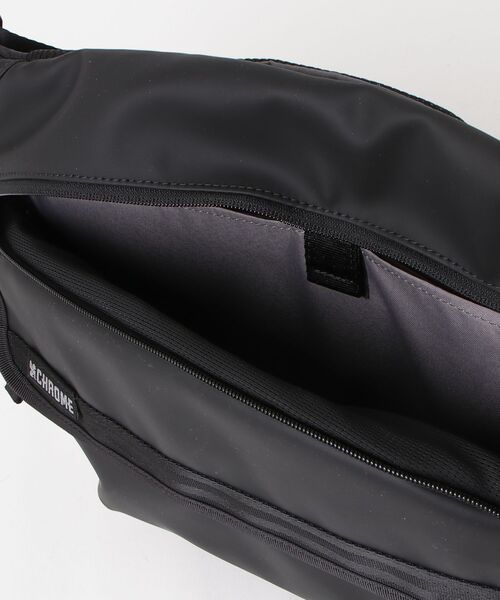CHROME（クローム）の「［ CHROME / クローム ］BOT FLAP SLING 8L MABK_MATTE BLACK / ボット フラップ スリング 8リットル マット ブラック 耐水 8L ボディバッグ iPad収納（ボディバッグ/ウエストポーチ・メンズ・ブラック系その他・FREE）」の11枚目の写真