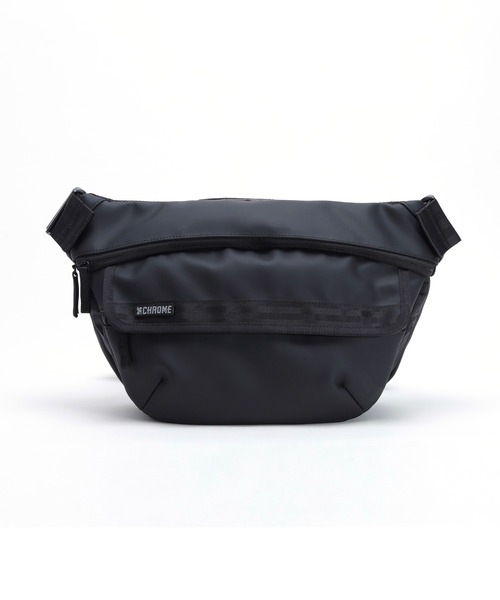 CHROME（クローム）の「［ CHROME / クローム ］BOT FLAP SLING 8L MABK_MATTE BLACK / ボット フラップ スリング 8リットル マット ブラック 耐水 8L ボディバッグ iPad収納（ボディバッグ/ウエストポーチ・メンズ・ブラック系その他・FREE）」の3枚目の写真