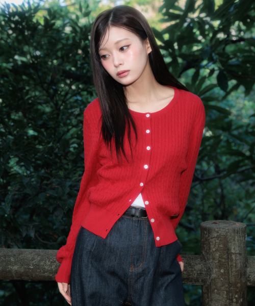 ROSEFRANTZ（ロゼフランツ）の「Cable Knit Basic Cardigan [Rose Red]（カーディガン/ボレロ・レディース・レッド・OS）」の4枚目の写真
